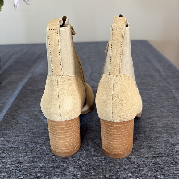 NWT Women’s Size 7.5 and 8 Tan Violet & Red Loaded Knit Cuff Booties - Picture 3 of 7